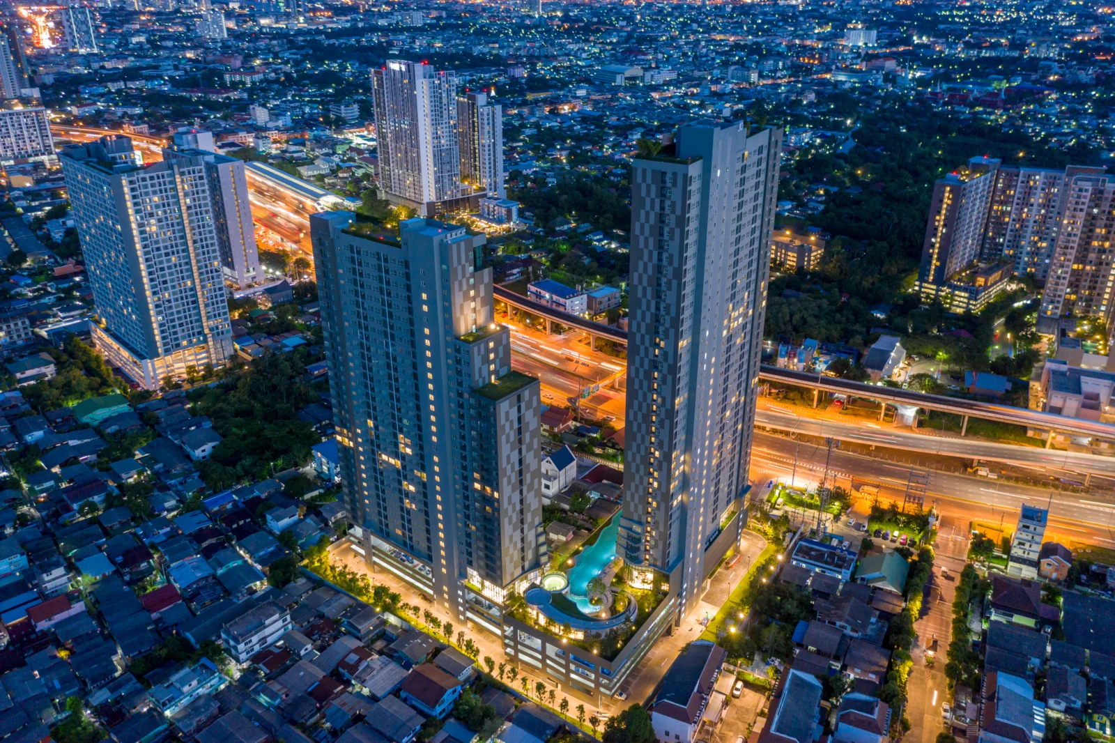 เอลลิโอ สาทร วุฒากาศ