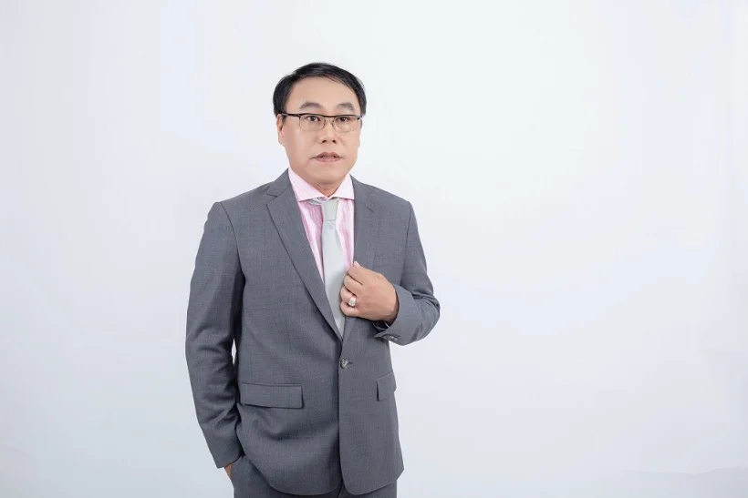นาย วิทย์ กุลธนวิภาส ประธานเจ้าหน้าที่บริ 0