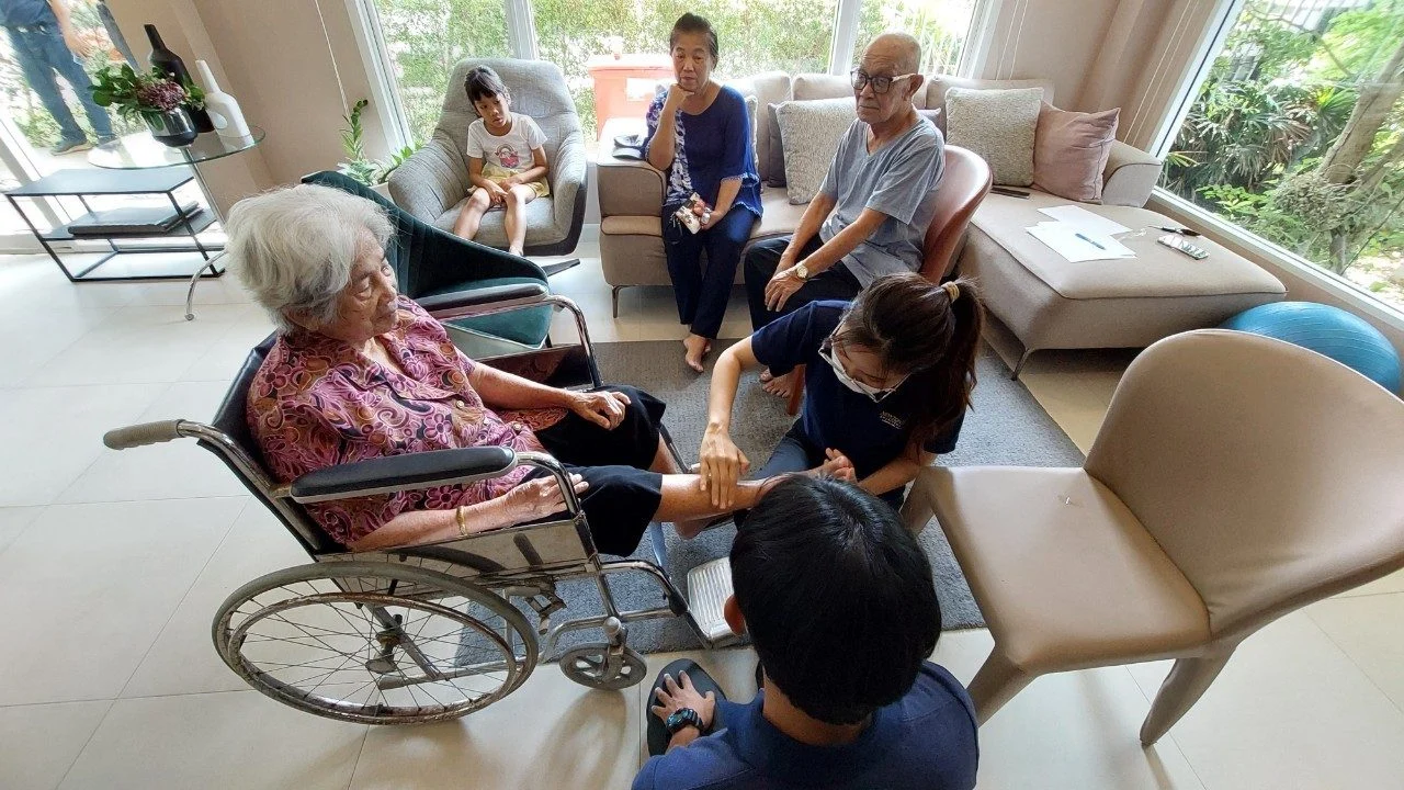 ครอบครัวคุณสุจารี แสงประทุม AT