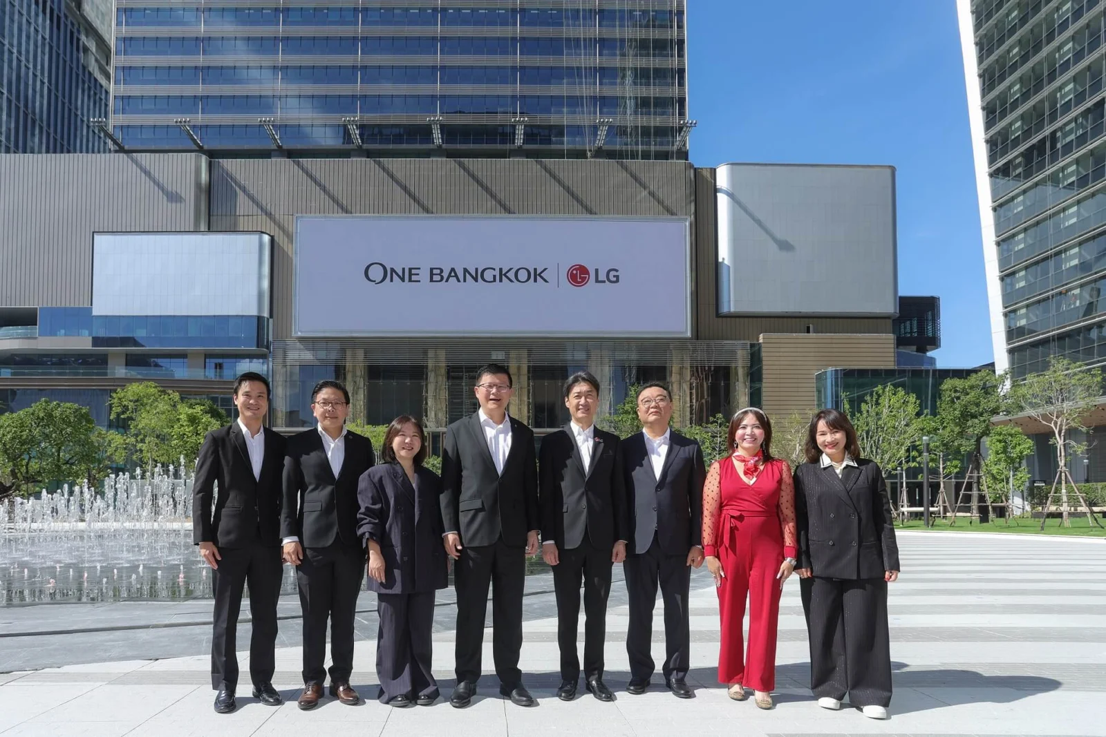 One Bangkok and LG Leasing Singing Ceremony