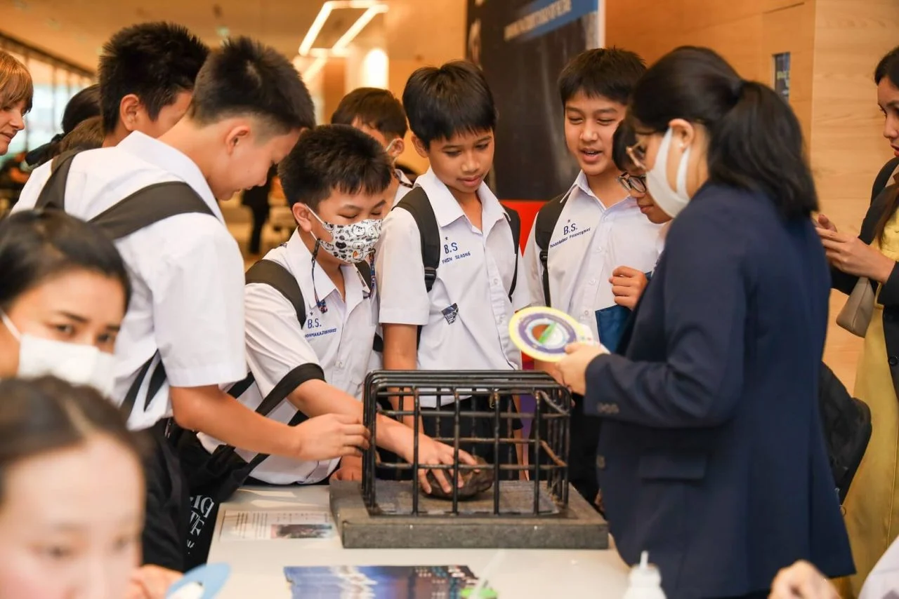 ภาพบรรยากาศ กิจกรรม สัมผัสอุกกาบาตของจริง ()