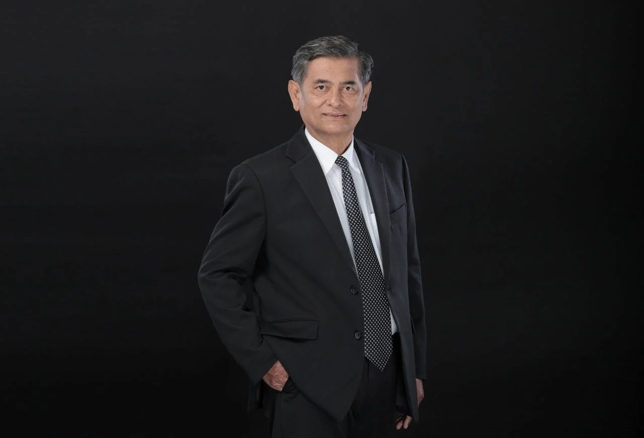 คุณชวลิต ถนอมถิ่น ประธานเจ้าหน้าที่บริหาร