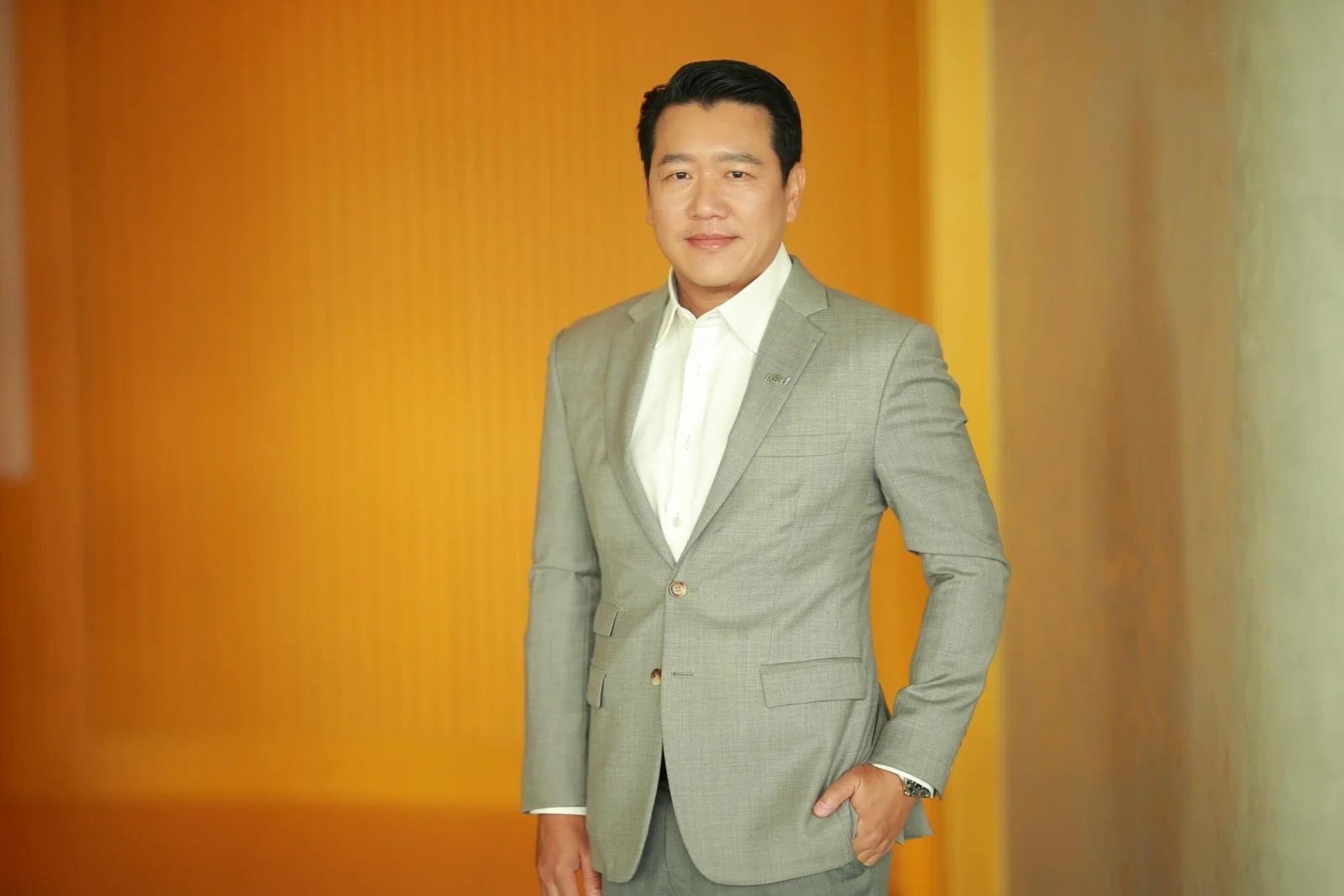 นายกรมเชษฐ์ วิพันธ์พงษ์ ประธานเจ้าหน้าที่บริหาร บริษัท แอสเซทไวส์ จำกัด (มหาชน)