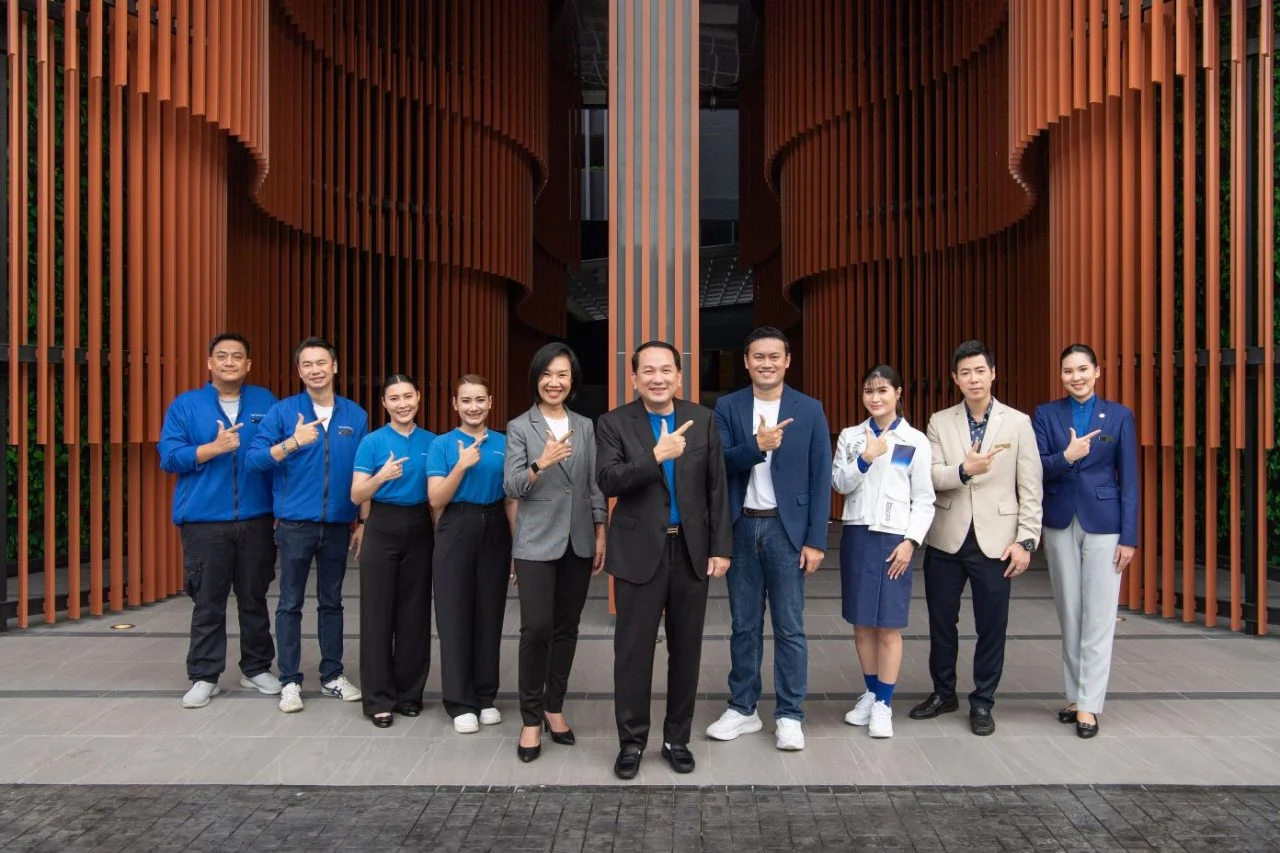 คุณประเสริฐ แต่ดุลยสาธิต และทีม