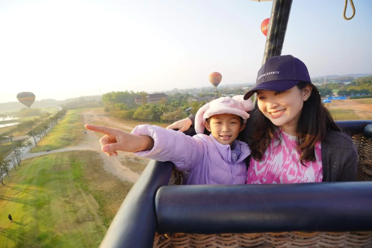 ลูกบ้านขึ้นบอลลูน สัมผัสความงามของธรรมชาติ