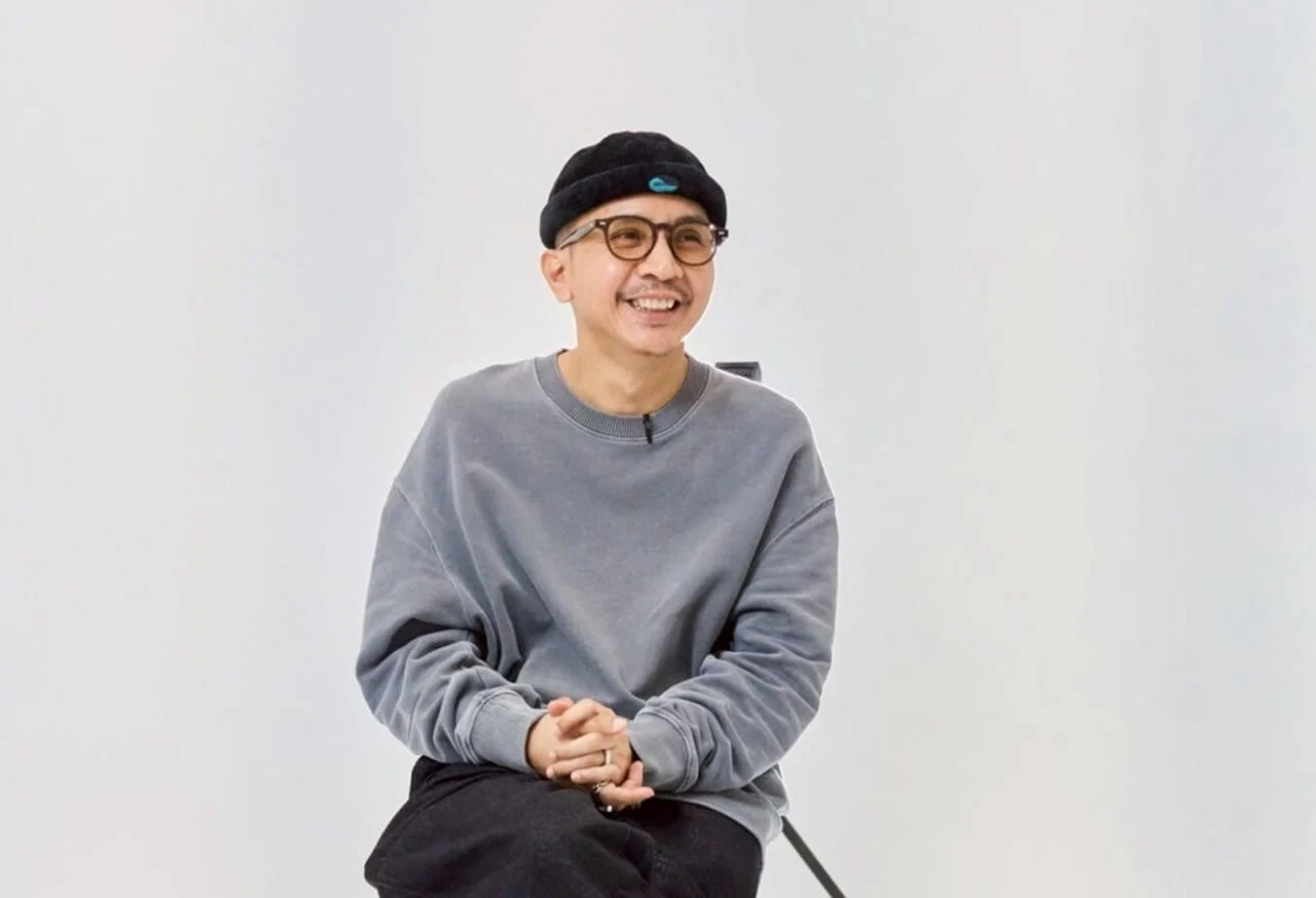 จักรกฤษณ์ อนันตกุล (เหนือ) อิลลัสเตรเตอร์และกราฟิกดีไซเนอร์ระดับแนวหน้าของไทย