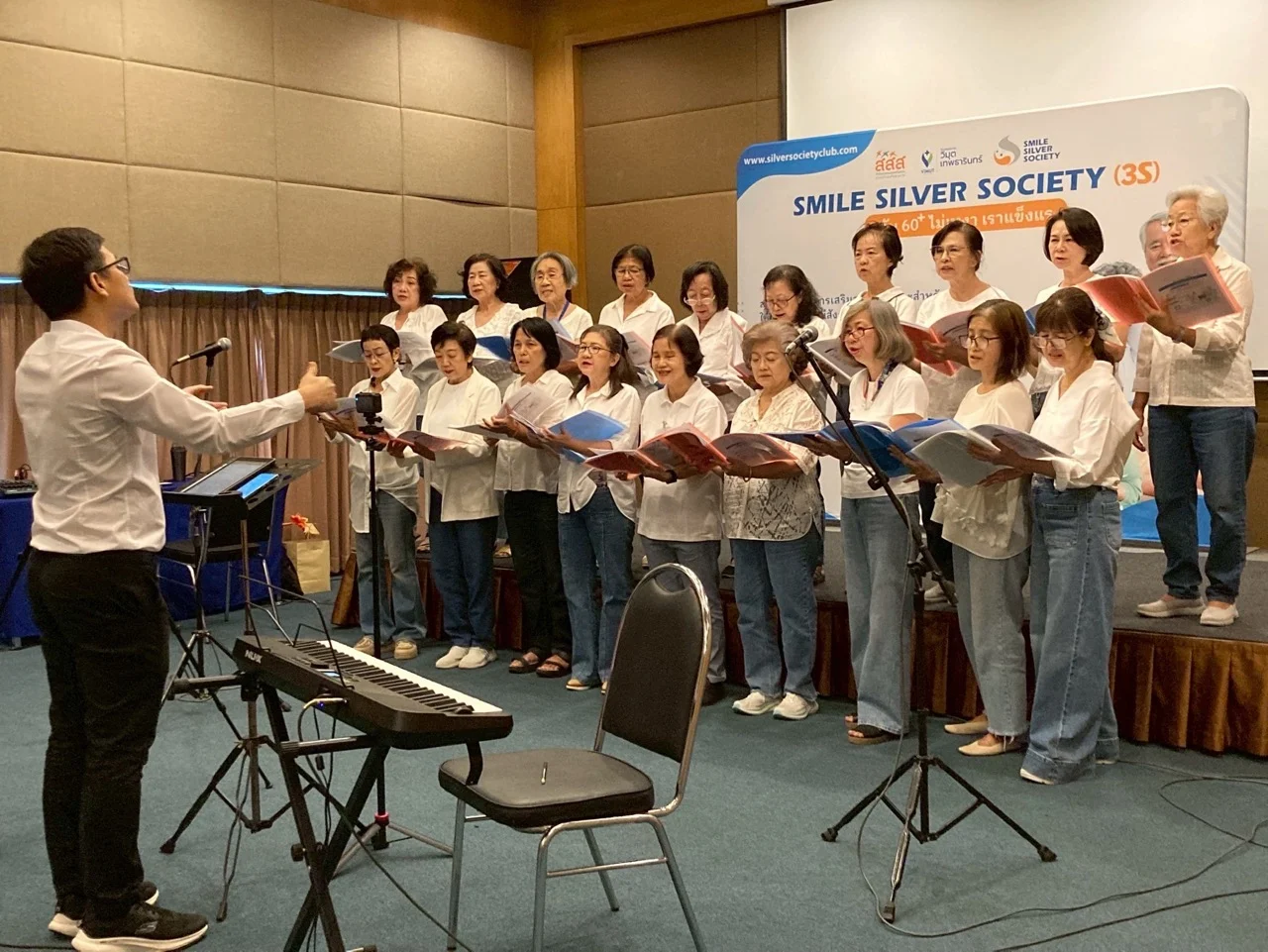 คอร์สร้องเพลงประสานเสียง รุ่น ขนาดใหญ่