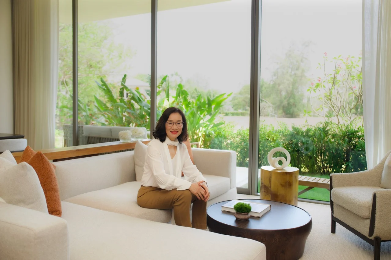 Ms La ead Kovavisaruch Managing Director Dusit Estate Company Limited ขนาดใหญ่